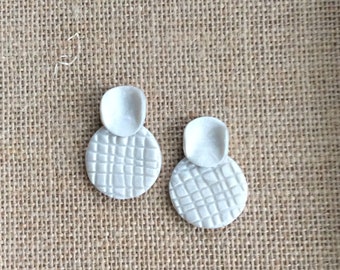 Cianna in Pearl White