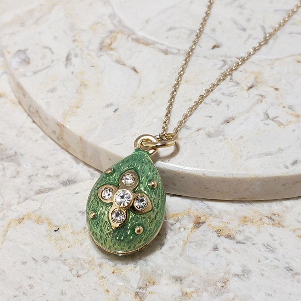 Imperial Peridot Star Egg Pendant