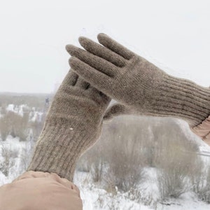 Luxurious Cashmere gloves for men&women / Premium organic cashmere / Dye-free sustainable fiber / Warm, cozy, lightweight /