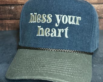 Gorra trucker snapback de lona desgastada con bordado "Bless Your Heart" de estilo vintage con envío gratis.