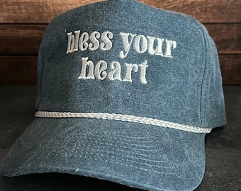 Gorra de camionero "Bless Your Heart" – Estilo vintage con cierre ajustable y cuerda bordada – Divertida gorra de camionero de lona con envío gratis