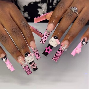 45 Kawaii Nails : Hello Kitty vs Louis Vuitton Kawaii Nails