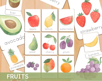 Puede incluir: Un conjunto de 16 tarjetas de memoria coloridas con ilustraciones de diferentes frutas, con el nombre de cada fruta escrito debajo de la imagen. Las frutas incluyen kiwi, aguacate, frambuesa, manzana, limón, sandía, fresa, pera, cereza, ciruela, plátano, piña, arándano, mango, naranja y uvas.