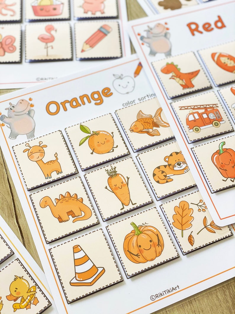 Puede incluir: Juego de clasificaci&oacute;n de colores naranja con im&aacute;genes de una jirafa, un dinosaurio, una zanahoria, una calabaza, un cono de tr&aacute;fico, un pez dorado, un tigre y una naranja. El juego incluye el texto "Naranja" y "clasificaci&oacute;n de colores".