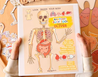 Könnte beinhalten: Ein farbenfrohes Anatomie-Bilderbuch für Kinder mit einem Cartoon-Skelett und inneren Organen. Das Buch enthält einen Titel, der "Anatomy Busy Book" lautet, und den Text "belongs to: OLIVER".