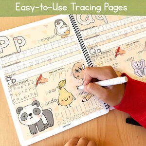K&ouml;nnte beinhalten: Ein Arbeitsbuch mit &Uuml;bungsbl&auml;ttern zum Erlernen der Buchstaben P und Q. Die Seiten zeigen Illustrationen eines Pinguins, einer Birne, eines Pandas und eines Quarzkristalls. Der Text "Easy-to-Use Tracing Pages" befindet sich oben auf der Seite.