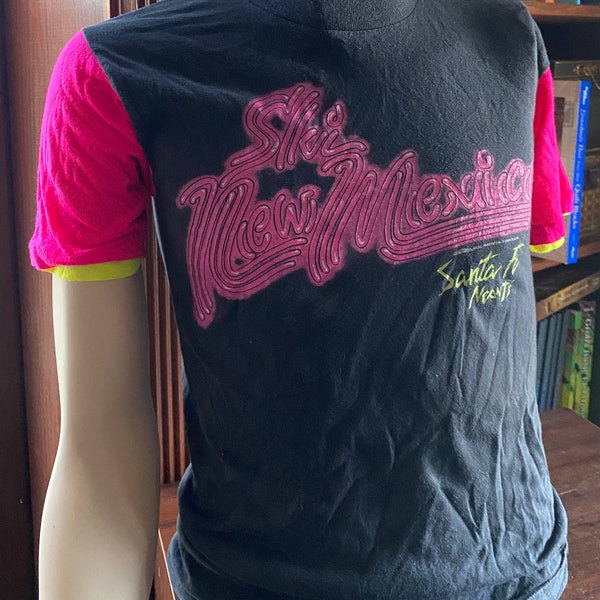 Radical neon 1983 ski new mexico graphic Tshirt. Soft, thin excellent vintage condition. Single stitch double layer sleeves Size S