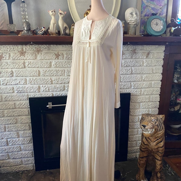 Vintage 70s Belle Fleur Long Sleeve Nightgown, thin fleece, maxi, ivory floor length, lace and satin trim, size S/M?