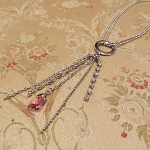 Collar con Corazón Rosa, Strass y Cadenas