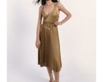 Pleated skirt in golden brown in size L