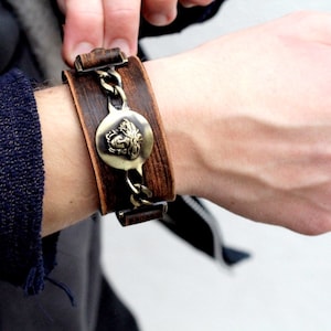 Personalised leather bracelet, Men leather bracelet, Women bracelet, Handmade Leather bracelet with medusa, Distressed leather bracelet