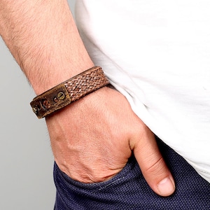 Personalised leather bracelet, Braided Leather bracelet, mens bracelet, Engraved leather cuff, Men&#39;s cuff, Leather wristband, Gift for him