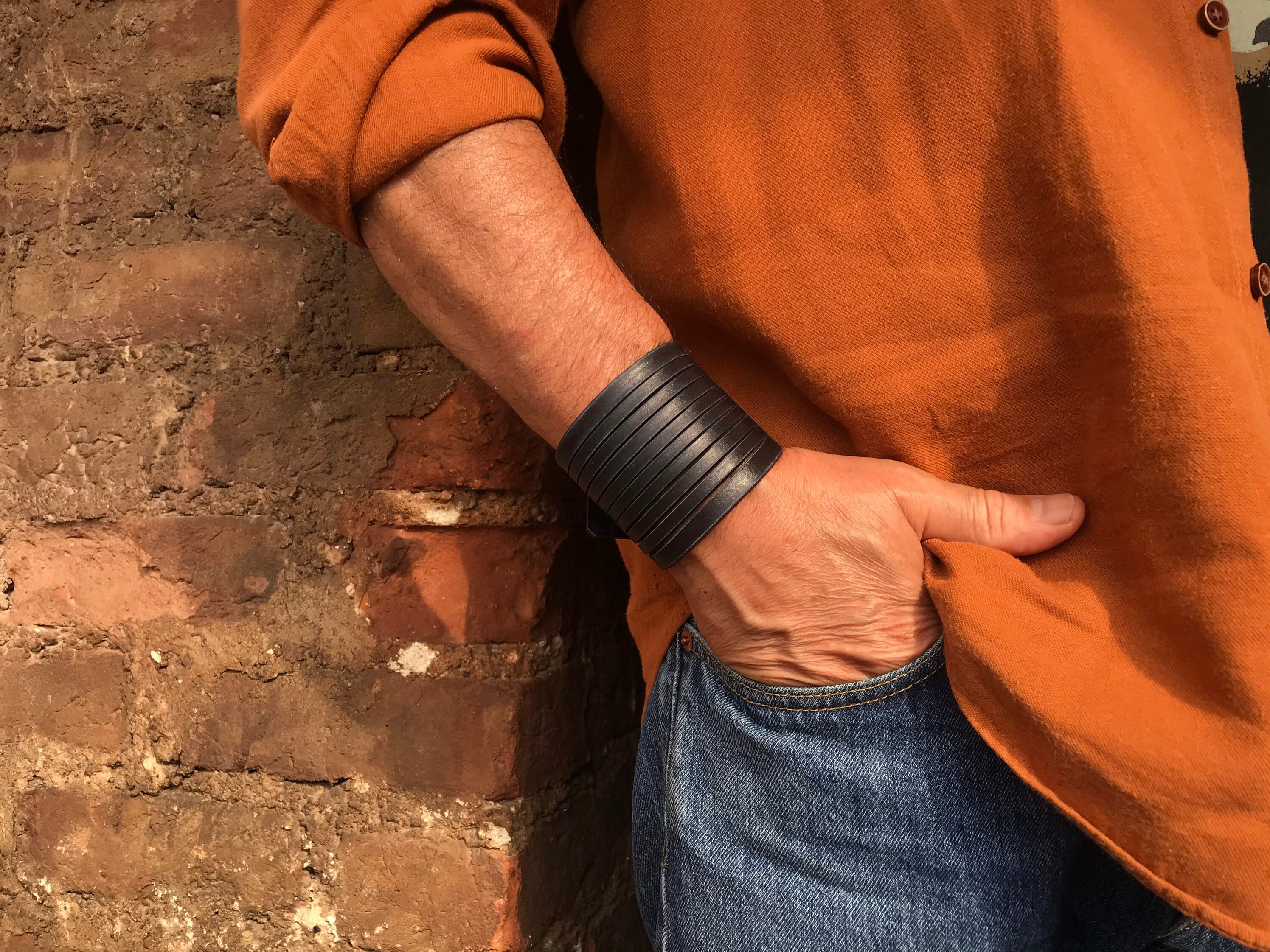 Bracciale Cuoio Nero Uomo Bracciale Cintura In Vera Pelle Per Uomo - Stile Punk Largo, Regolabile, Colore Nero/Marrone Bracciale Cintura Punk - Foto 4