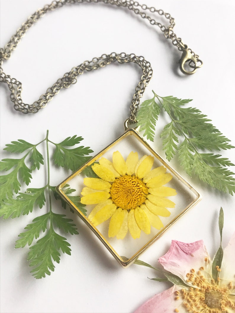 Resin Pendant Gift Flower Pendant Necklace Handmade Jewelry Real Pressed Flowers Custom Jewelry