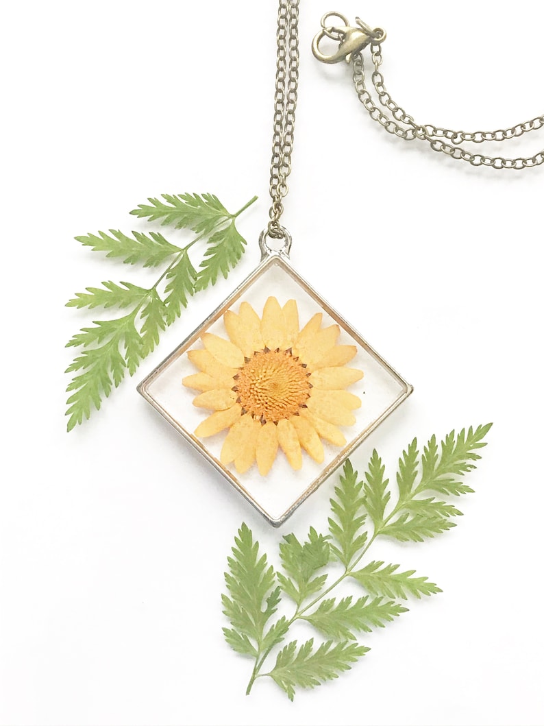 Resin Pendant Gift Flower Pendant Necklace Handmade Jewelry Real Pressed Flowers Custom Jewelry