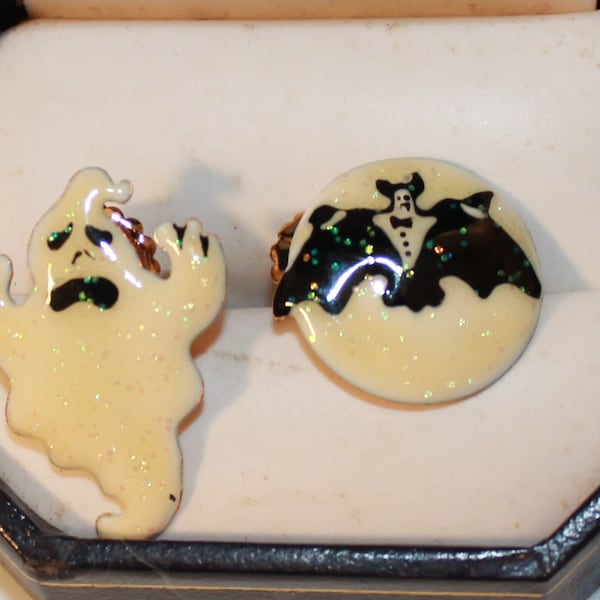 Lunch at The Ritz A Little Haunting Ghost And Bat Halloween Pierced Earring NEW