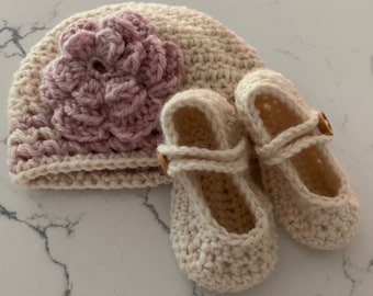 Crochet Baby / Newborn Hat and Booties set