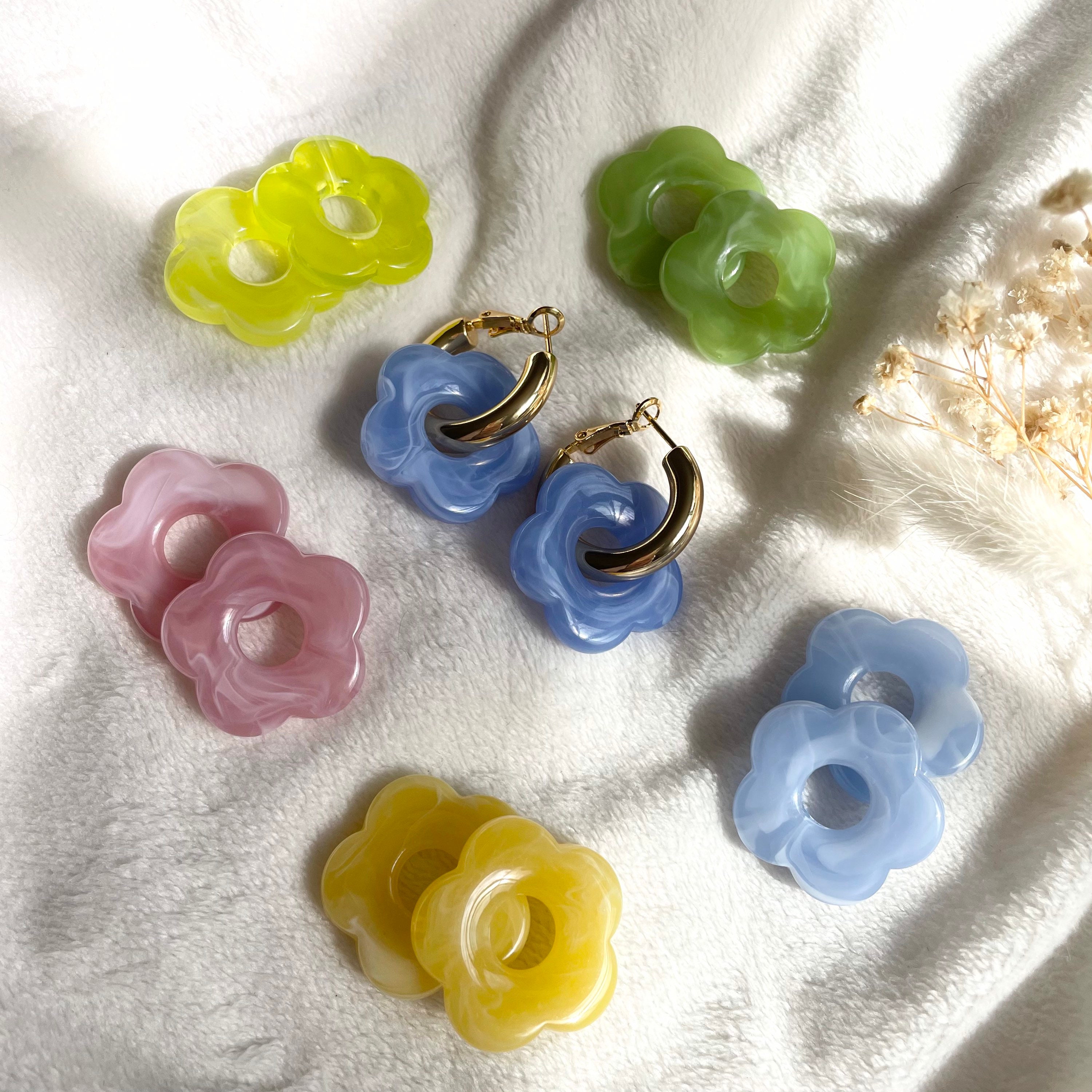 Flower Cut-Out Plastic Earrings - Colorful Retro Jewelry