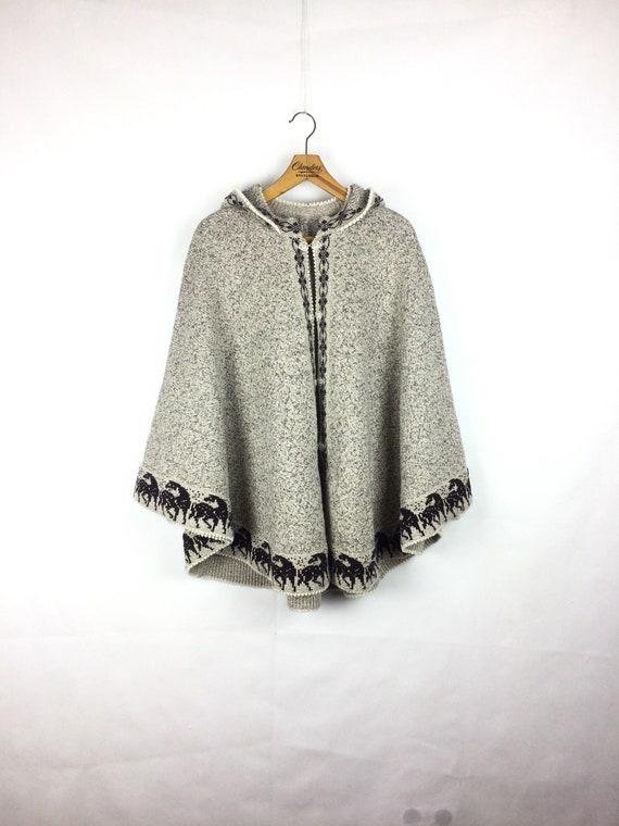 vintage lovely woolen horses patterned poncho 80s