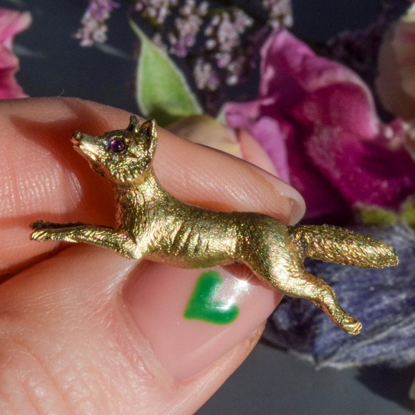 Antique Victorian fox brooch ruby eyes and 9 carat gold