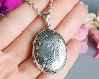 Vintage large foliate oval silver picture locket