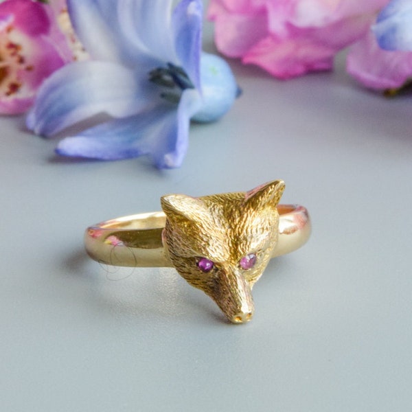 Antique Victorian fox ring ruby eyes and 9 carat gold