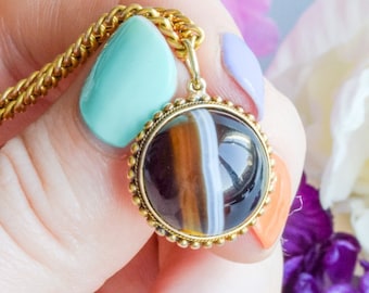 Antique Victorian banded agate charm pendant 9 carat gold