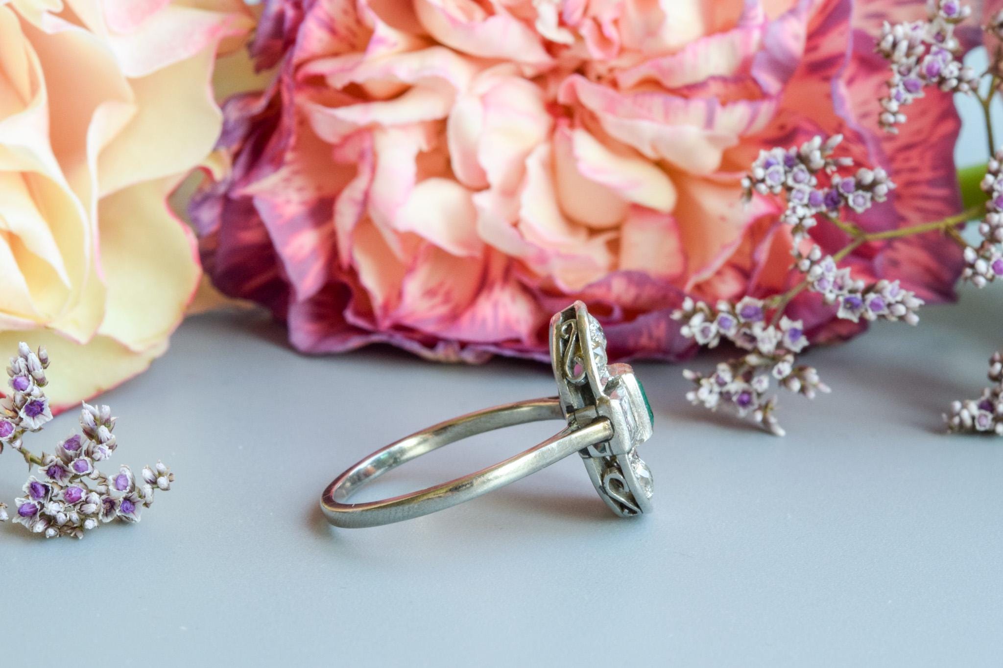 Antique Art Deco Emerald and Diamond Cluster Ring 18 Carat White