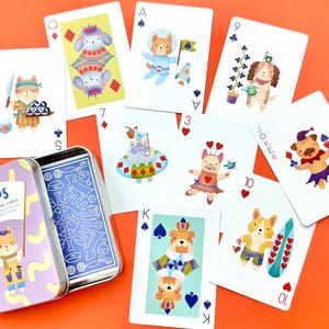 Cartas de Baralho de Cachorro - Baralho de Pôquer Ilustrado - Linho de Alta Qualidade - 54 Ilustrações Únicas de Cachorros Bonitos - Lata de Colecionador com Embrulho para Presente