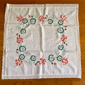 Off White Square Tablecloth with Geraniums