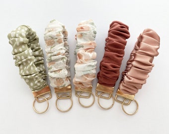 Scrunchie Keychain Wristlet, fabric keychain, key fob keychain, scrunchie keychain, floral wristlet keychain, cute keychain wristlets