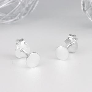 Lindos pendientes pequeños de botón de plata esterlina 925, pendientes circulares para niños, pendientes de presión minimalistas, regalo
