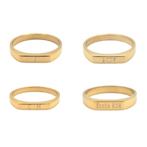 Dunne, minimalistische zegelring met gravure, verfijnd goud, stapelbare ring, aanpasbaar, gepersonaliseerde stapelring, cadeau voor vriendin of vriend