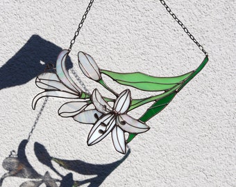 Lilie weiße Blume Glasmalerei Suncatcher Frühling Geschenk Wohnkultur Fensterbehänge Glaswandkunst Blumen Suncatcher Handgemachte Geschenke für sie