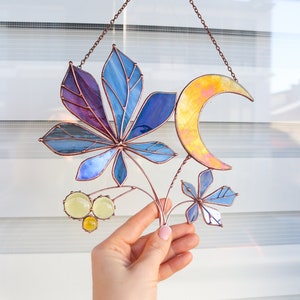Suncatcher Сhestnut Blätter und Mond Glasmalerei Fenster Dekor Hängen Wohnkultur Geschenk für Gärtner Glas Wandkunst Pflanzenliebhaber Geschenke Idee