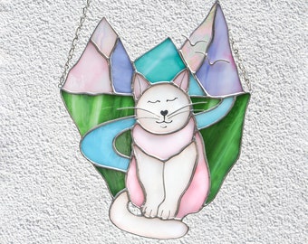 Suncatcher Сat dans les montagnes vitrail Hangins verre décoration murale chat Art cadeau chat personnalisé idée cadeau pour amoureux des chats voyageur cadeau