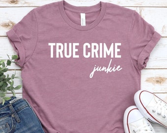 Camisa True Crime / Camisa criminal True Crime Junkie / Crime Show Lover Crewneck / Regalo de programa de televisión criminal / Día de la Madre