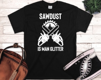 Camicia per la lavorazione del legno. Regalo da falegname Regalo da falegname Camicia da boscaiolo. Regalo del taglialegna. Sawdust Is Man Glitter Shirt DIY Shirt Builder Taglio dell'albero