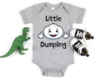 Kleiner Knödel Baby Body Kleinkind T-Shirt | Süße asiatische Küche Babykleidung | Mamas kleiner Dumplin | Dim Sum | Banh Bao | Sushi Roll l Baby