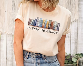 Estoy con la camisa de libros prohibidos y prohibidos, sudadera de libros prohibidos, camiseta gráfica unisex súper suave premium, camisa de lectura, camisa de bibliotecario