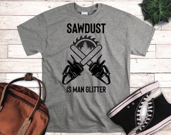 Camicia per la lavorazione del legno. Regalo da falegname Regalo da falegname Camicia da boscaiolo. Regalo del taglialegna. Sawdust Is Man Glitter Shirt DIY Shirt Builder Taglio dell'albero