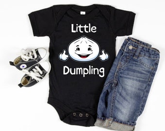 Kleiner Knödel Baby Body Kleinkind T-Shirt | Süße asiatische Küche Babykleidung | Mamas kleiner Dumplin | Dim Sum | Banh Bao | Sushi Roll l Baby