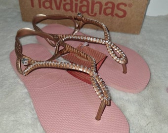 Havaianas Luna women's flip-flops, hand-decorated with rhinestones and a heart, all sizes.