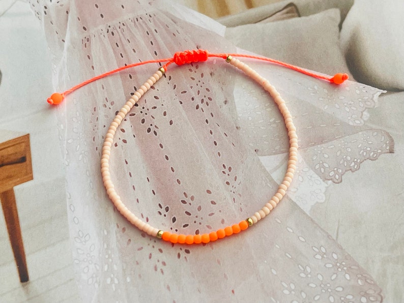 Armband Fein Makramee mit Neonperle Pink Orange Armband Minimalistisch Orange