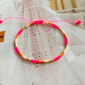 Armband Fein Makramee mit Neonperle Pink Orange Flieder Armband Minimalistisch Bunt Bild 3