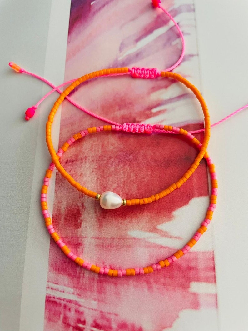 2er Set Armband Makramee Süßwasserperle Pink Orange Armband Minimalistisch Freundschaftsarmband Süßwasserperle Makramee Armband Pink Gold Bild 4