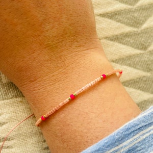 Armband Fein Makramee mit Neonperle Pink Orange Armband Minimalistisch Bild 9