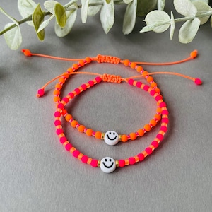 Perlenarmband mit Smiley in Neon Pink Neon Orange Gold Verstellbar