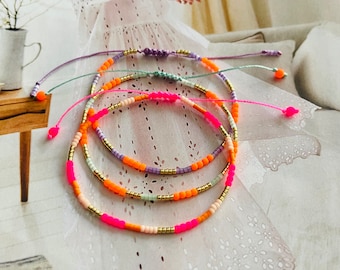 Armband Fijn Macramé met Neon Kraal Roze Oranje Lila Armband Minimalistisch Kleurrijk