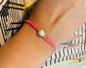 Fine Macrame Bracelet with Freshwater Pearl Pink Gold Bracelet Minimalist Friendship Bracelet with Freshwater Pearl Macrame Bracelet Pink Gold